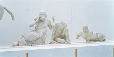 Vrijstaande figuren van het oostelijke fronton van de Tempel van Zeus door Greek